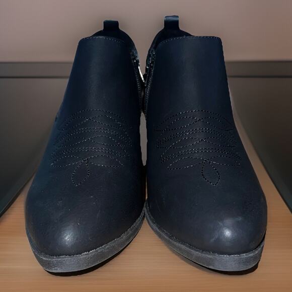 SOLD - Picture 5 of 9